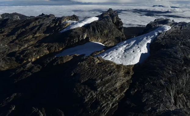 Два рядко срещани тропически ледници в Индонезия се топят и
