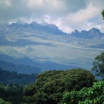 Баща и дъщеря изкачват планината Кения в световна кауза