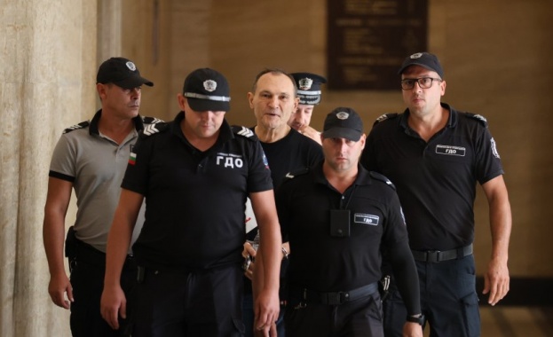 Софийският градски съд решава дали бизнесменът Васил Божков да остане