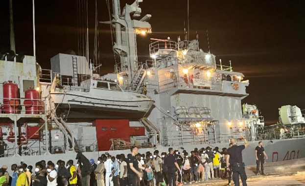 Не спира имиграционният поток през Средиземно море към остров Лампедуза