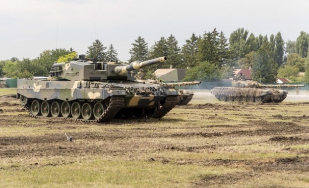 Логиката на една несправедлива война принуждава Зеленски да затъва още