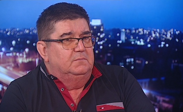 Брендо изненада всички като се появи на портала на Софийския