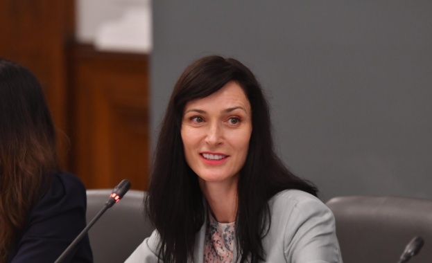 Вицепремиерът и външен министър на България Мария Габриел честити Деня