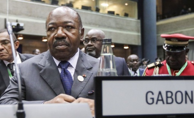 Група висши офицери от габонската армия се появиха в ранните