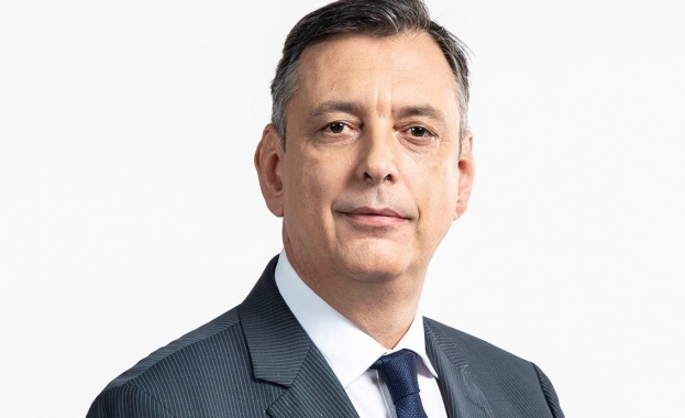 Дали този протокол и това демонстрирано държавно военно участие в погребението