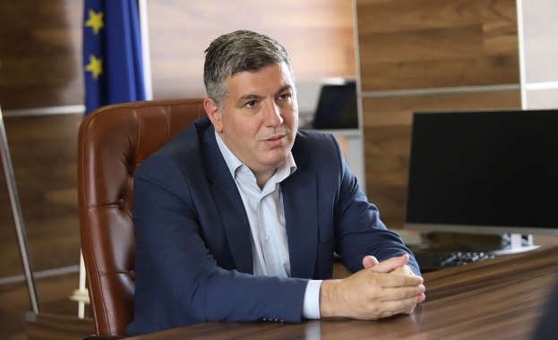 Министър Цеков: Започваме разширяване на 20 първокласни пътни участъка до габарит на скоростни пътища