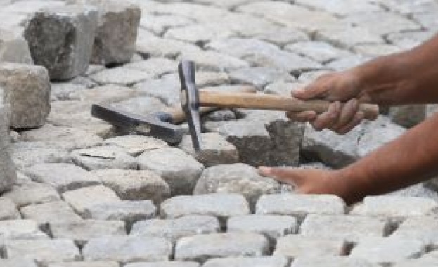 Установен е бащата на малолетно дете полагащо павета в София