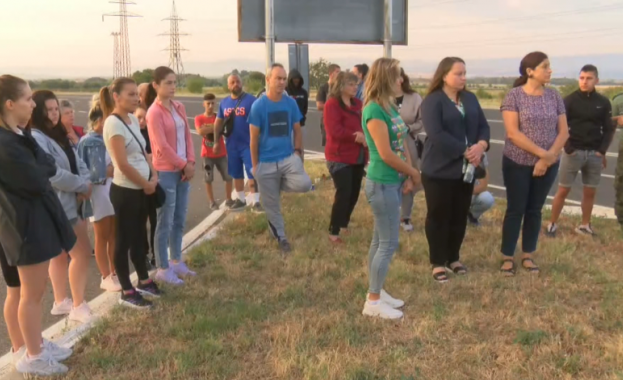 В град Шипка настояват за незабавно обезопасяване на опасен път