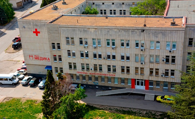 Болница плаща семестриалните такси на студентите