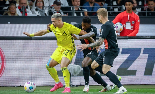 Айнтрахт победи с 2 0 Левски във Франкфурт в реванш от