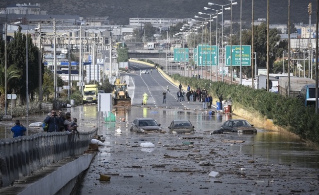 Интензивни валежи предизвикаха наводнения в някои райони на Централна Гърция