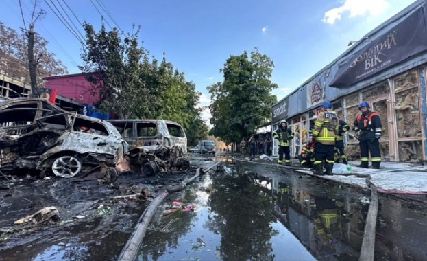 Ракета удари пазар в градче в Донецка област, десетки са убити и ранени