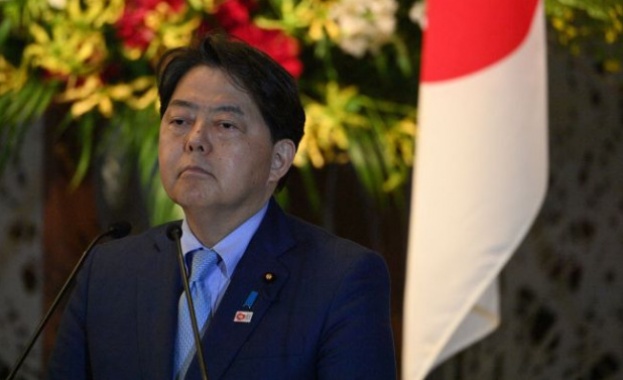 Министърът на външните работи на Япония Йошимаса Хаяши е на