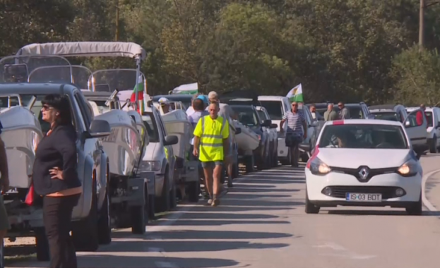 Рибари блокираха международния път Варна – Дуранкулак за 20 минути