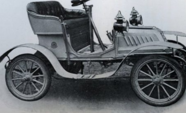 Първият автомобил в България е внесен през 1896 година от