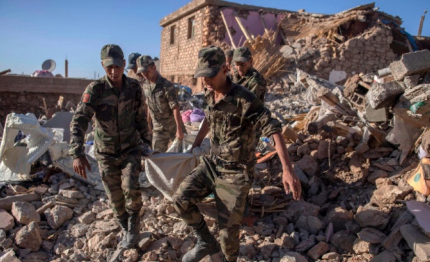 Най малко 2012 души са загинали при силното земетресение в Мароко