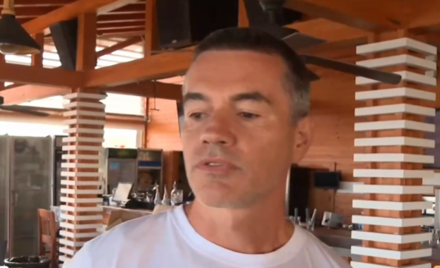 Туристите си заминаха Останахме само ние водните костенурки и боклуците