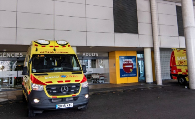 Най малко четирима души загинаха след като влак ги помете на