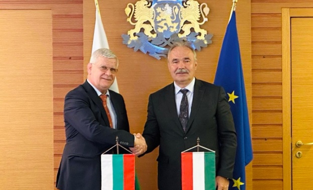 Министърът на земеделието и храните Кирил Вътев и министърът на