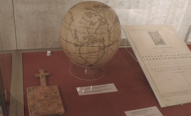 Първият глобус в България е изработен от Неофит Рилски
