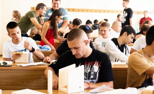 Над 30% от участниците в лятната стажантска програма на Електрохолд останаха на работа в групата