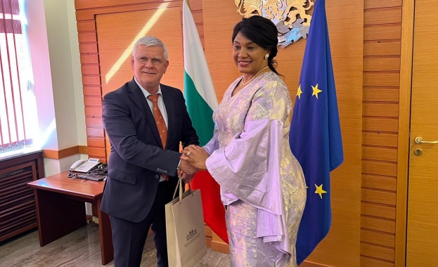 Министърът на земеделието и храните Кирил Вътев и министърът на