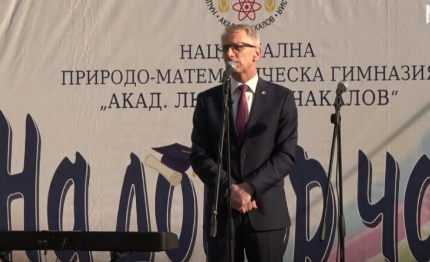 Денков към учениците: Вярвайте в себе си, вярвайте в учителите си