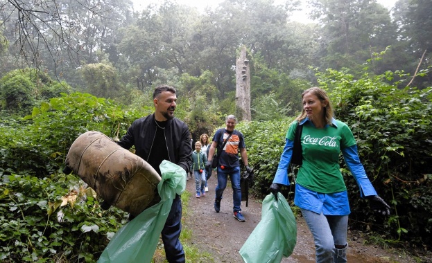 „Моят зелен град“ обедини 1 000 доброволци от Кока-Кола в разделното събиране на отпадъци от 7 замърсени точки на България