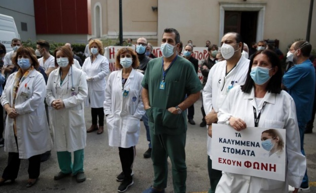 Здравните работници в Гърция излизат на 24-часова стачка