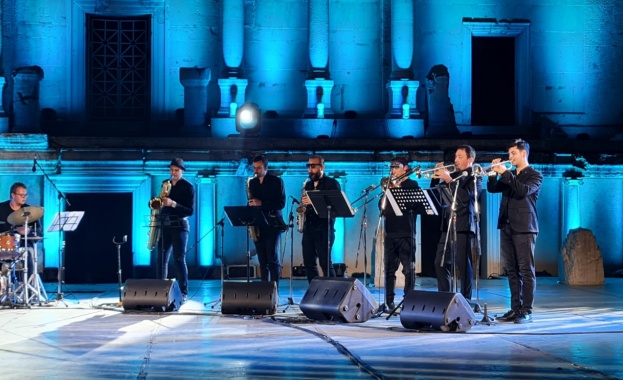 Събитието стартира с концерт на Мишо Йосифов бенд който обра