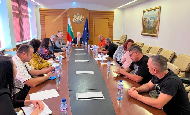 Министър Вътев: До 10 октомври пчеларите ще получат финансово подпомагане