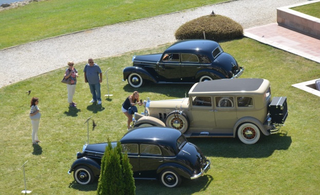 За шести път любители и колекционери на ретро автомобили ще