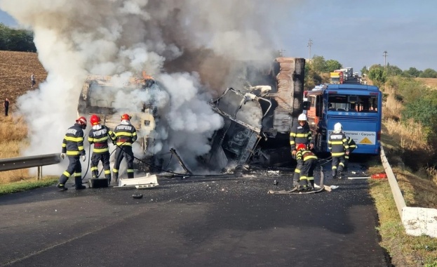 Тежка катастрофа между два автобуса и ТИР с над 60 ранени в Румъния