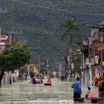 Проливни валежи причиниха смъртта на близо 30 души в Мексико