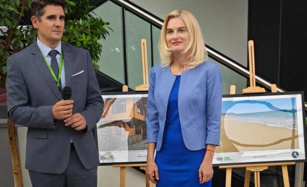 Министър Динкова откри изложбата „Моето лято в България“