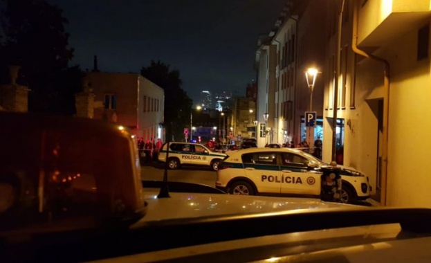 Един човек загина и четирима пострадаха при стрелба рано днес