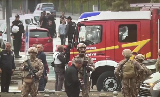 Самоубийствен бомбен атентат е извършен пред министерството на вътрешните работи