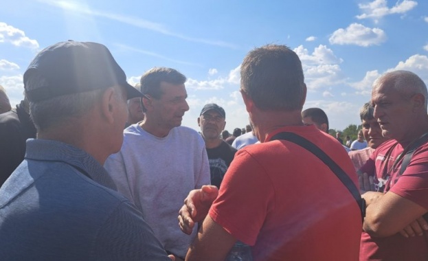 Президентът на КТ Подкрепа Димитър Манолов отиде при протестиращите миньори