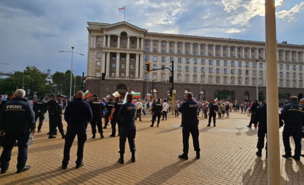 Протестиращи в защита на 3 март като Национален празник се