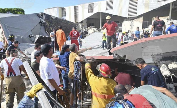Покривът на църква в мексиканския град Сиудад Мадеро рухна по