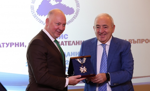 Председателят на НС Росен Желязков получи почетен медал