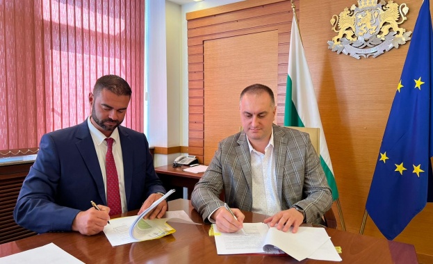 Три договора на обща стойност 1 760 767 лева по