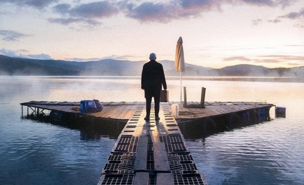 Близо година след последния си музикален проект Стенли представи чисто