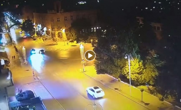 Снощи около 21 30 ч на пешеходна пътека пред сградата на