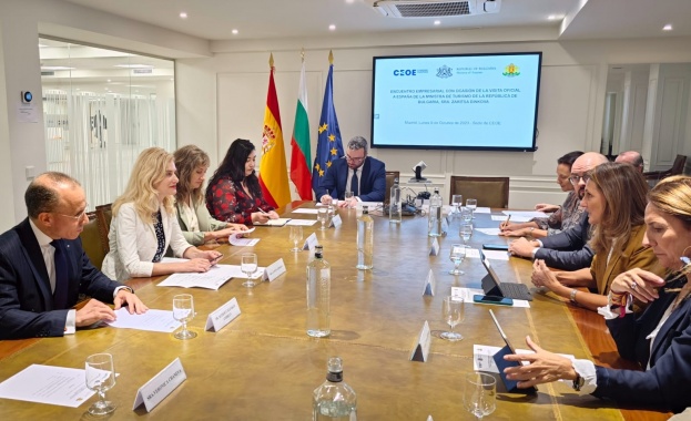 Зарица Динкова: Сигурността, която гарантираме за чуждестранните ни туристи, е ключова