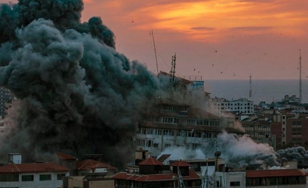 Все още няма решение за цивилните в Газа, ударите продължават 