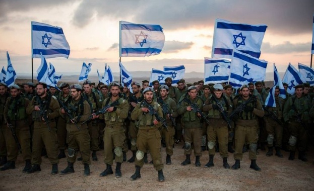 Израел мобилизира рекордните 300 000 резервисти в отговор на многофронтовата