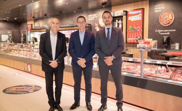 Министърът на икономиката посети най-новия хипермаркет на Kaufland България