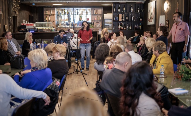 Общината да защити и оживи едни от малкото останали публични