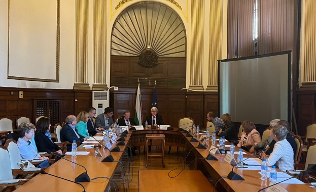 Министър Вътев: Розовото масло трябва да се влага в повече продукти